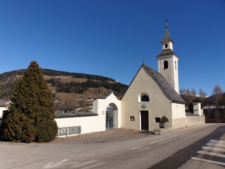 Friedhofskapelle in Oberolang